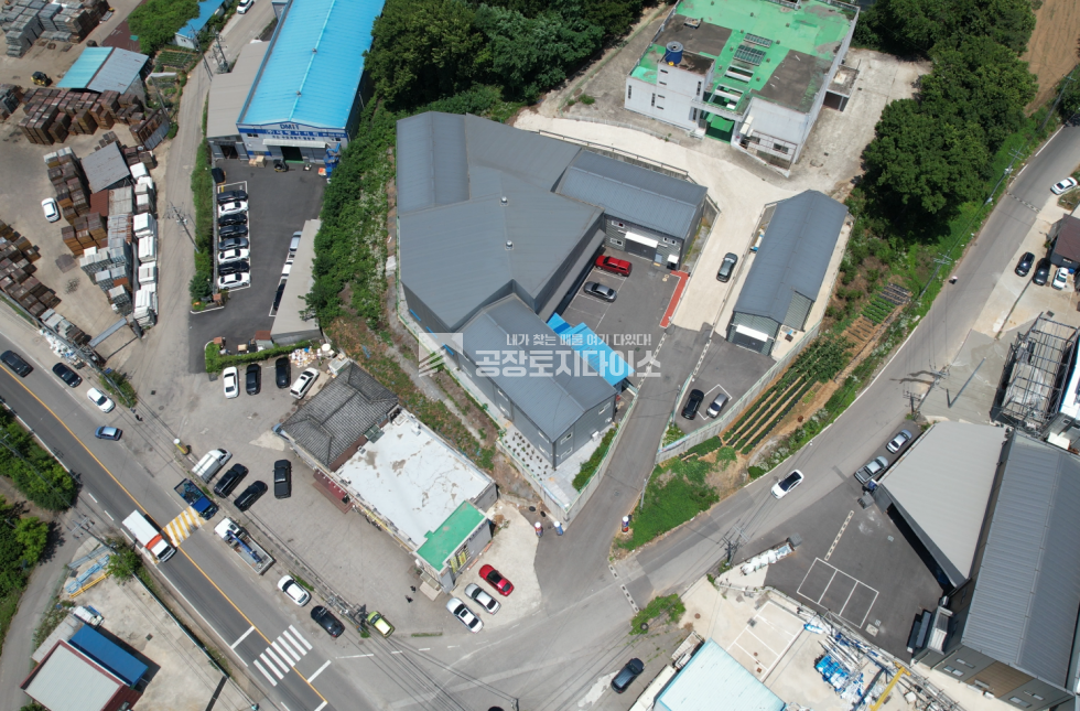 경기 화성만세구 장안면 수촌리 A,B,C동 2차선도로변 광고효과 있는 60평 4개동 공장 매매 매매 매물번호 11068 사진 1