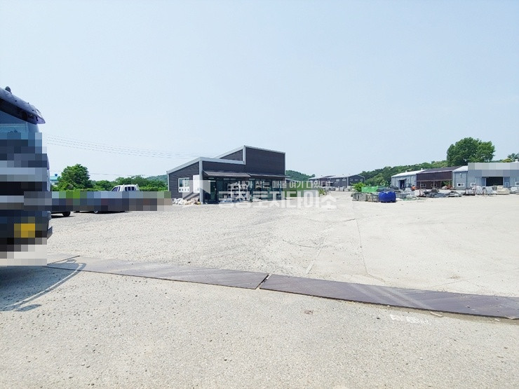 경기 화성만세구 우정읍 석천리 2차선변 위치 대지 6193평 건축 320평 공장 매매 매물번호 10751 사진 2